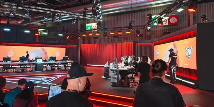 «Это позор. Жаль, что я вообще не остался дома» — фанат Dota 2 раскритиковал условия для зрителей на EWC 2026