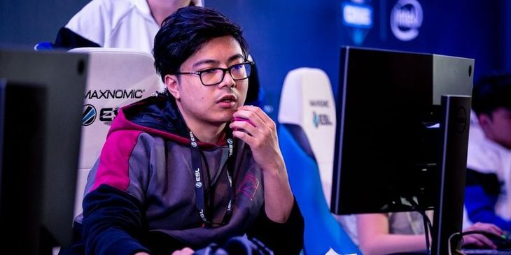 Команда AdmiralBulldog одолела коллектив BurNIng и прошла в верхнюю сетку плей-офф на «Играх Будущего 2025»