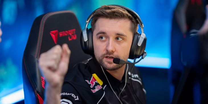 Astralis подписала контракт с HooXi