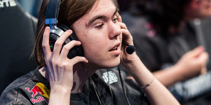 Провал Team Vitality с Team Spirit и успех Team Falcons с FaZe Clan — превью Esports World Cup 2026