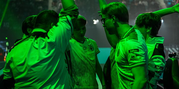 Team Falcons сразится с Team Spirit в финале PGL Astana 2026