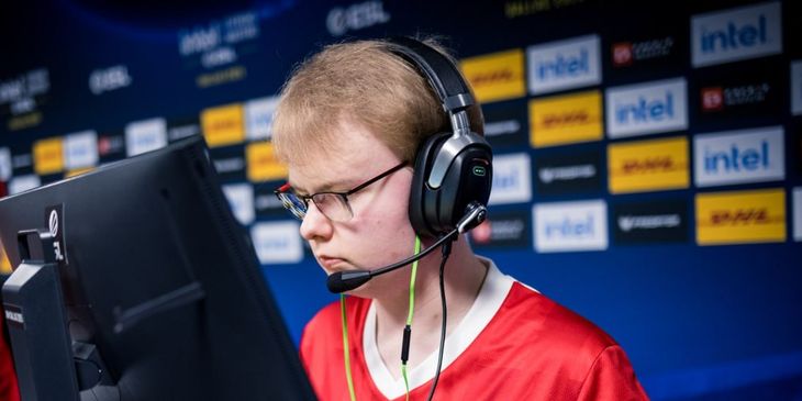 Jimpphat после поражения Aurora от 9z Team: «Меня удивляет, что после одной неудачной игры люди сразу пытаются найти виноватого»