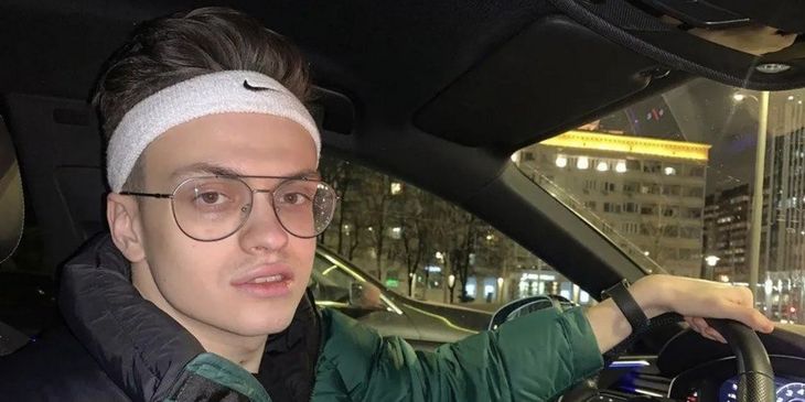 Buster купил новую Ferrari