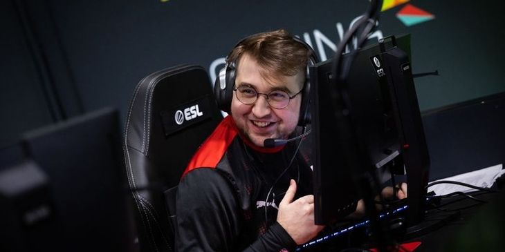 MOUZ выиграла дебютный матч на закрытой квалификации к RMR
