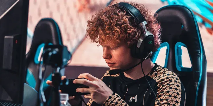 «Погулял — и хватит!» — xZise вернулся в состав CYBERHERO по Standoff 2