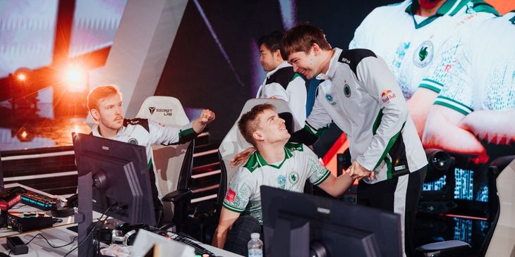 Spirit вылетела из The International 2025 — Falcons прошла в плей-офф