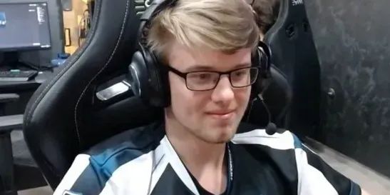 Swedenstrong: «Наконец-то одним Sentry Ward можно разбанить биг в харде у Dire!!! 👍👍👍»