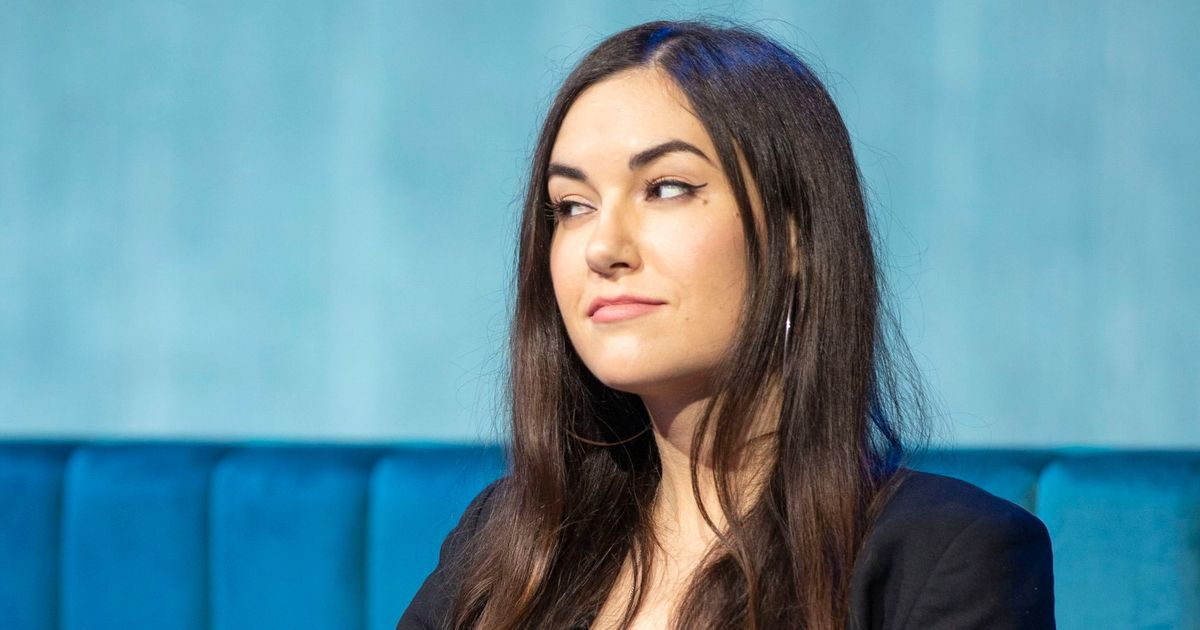 Саша Грей призвала стримеров лично поддержать Amouranth после новостей о муже-абьюзере