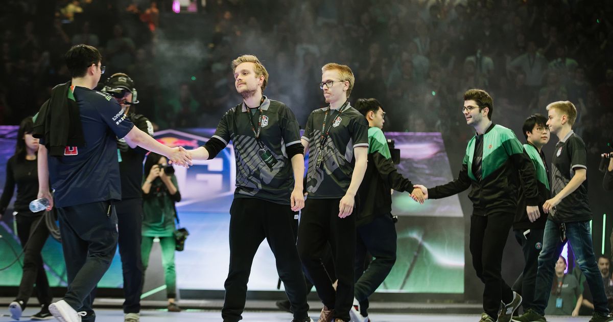 Как добиться успеха в киберспорте? JerAx и Topson рассказали об этом на приеме у президента Финляндии