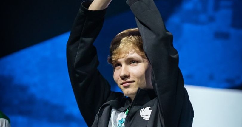 M0NESY выбрал свою любимую карту в Counter-Strike