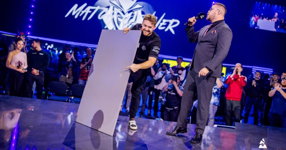 NiKo о сломанном столе: «Я не хочу, чтобы это запомнили. Ребята, не ломайте столы и сохраняйте спокойствие!»