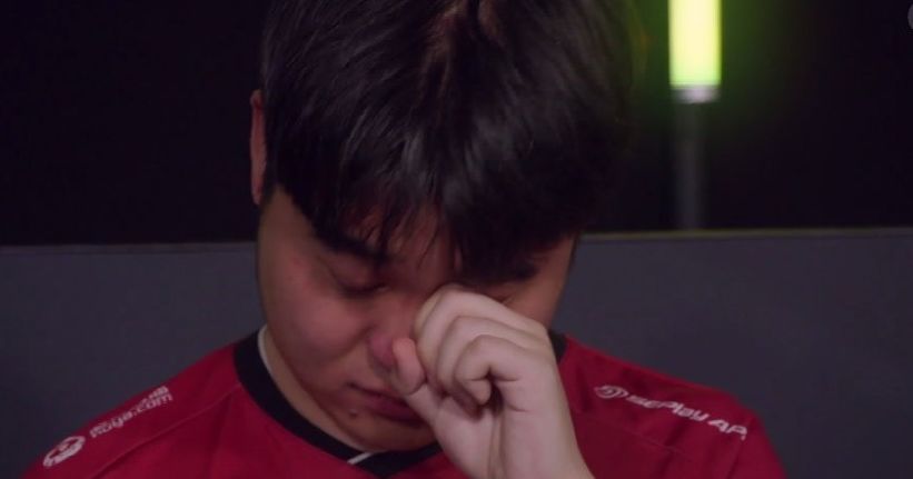 эмоции киберспортсмена после победы