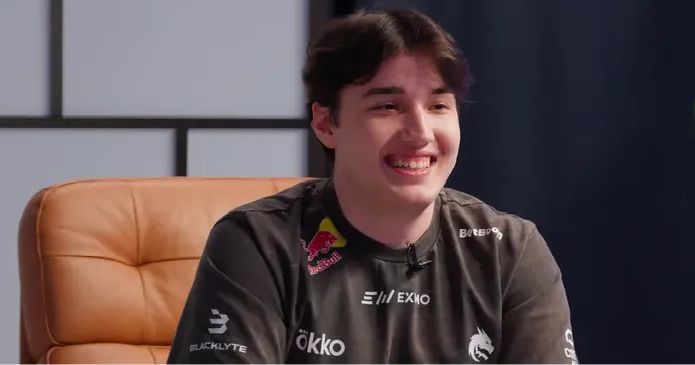 Collapse смотрит трансляции Dota 2 без звука