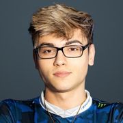 Рассел Twistzz Ван Далкен