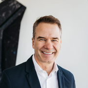 Крис Оверхолт