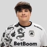 Матайос Kid Bomba Хадзилакос